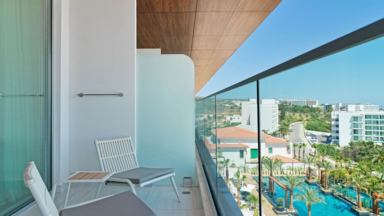 rooms-junior-suite-pool--garden-view