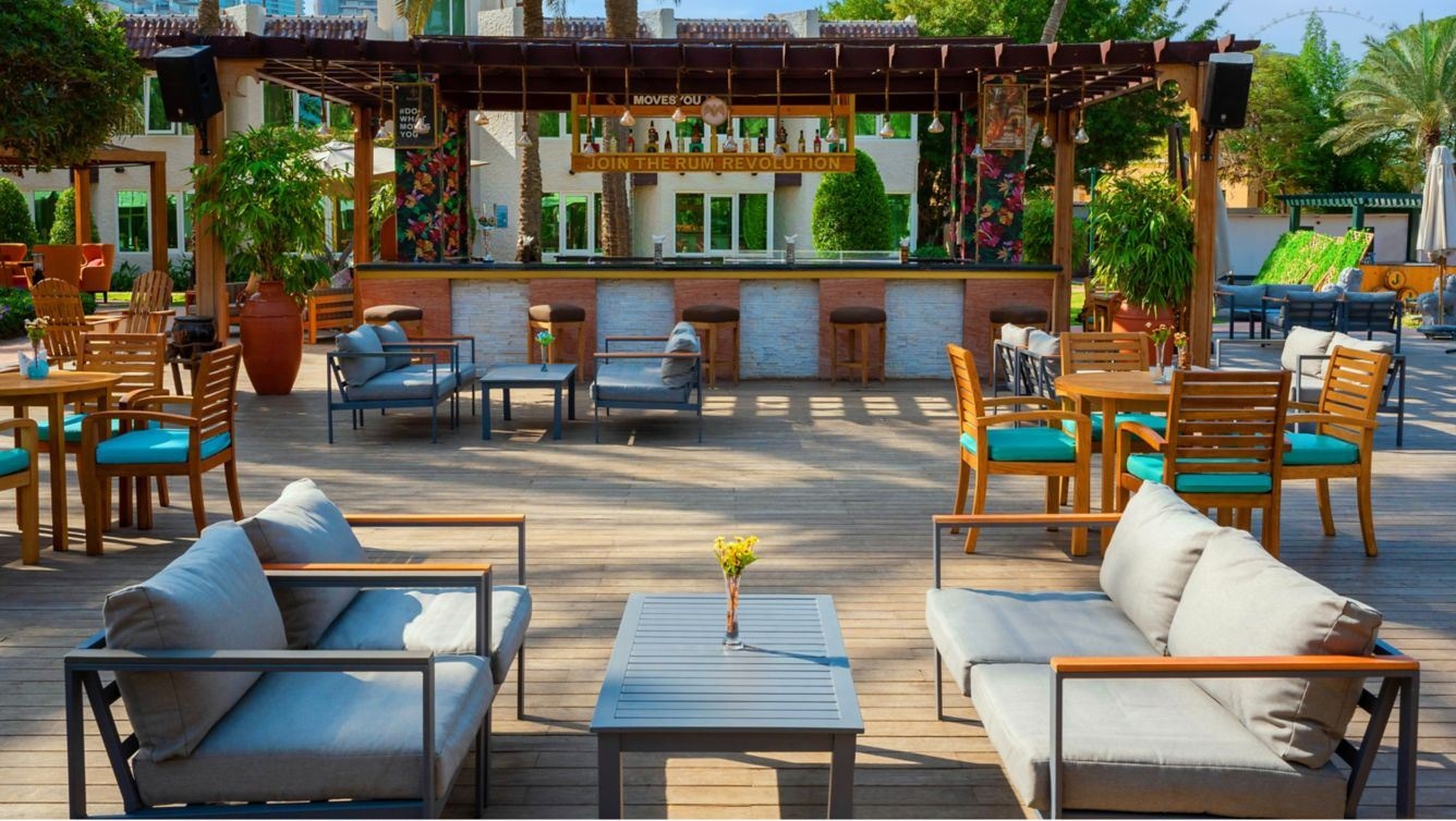 bars-lucianos-terrace