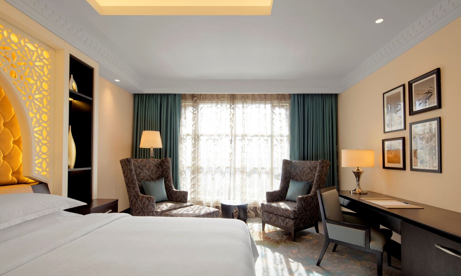 rooms-deluxe-room-city-view