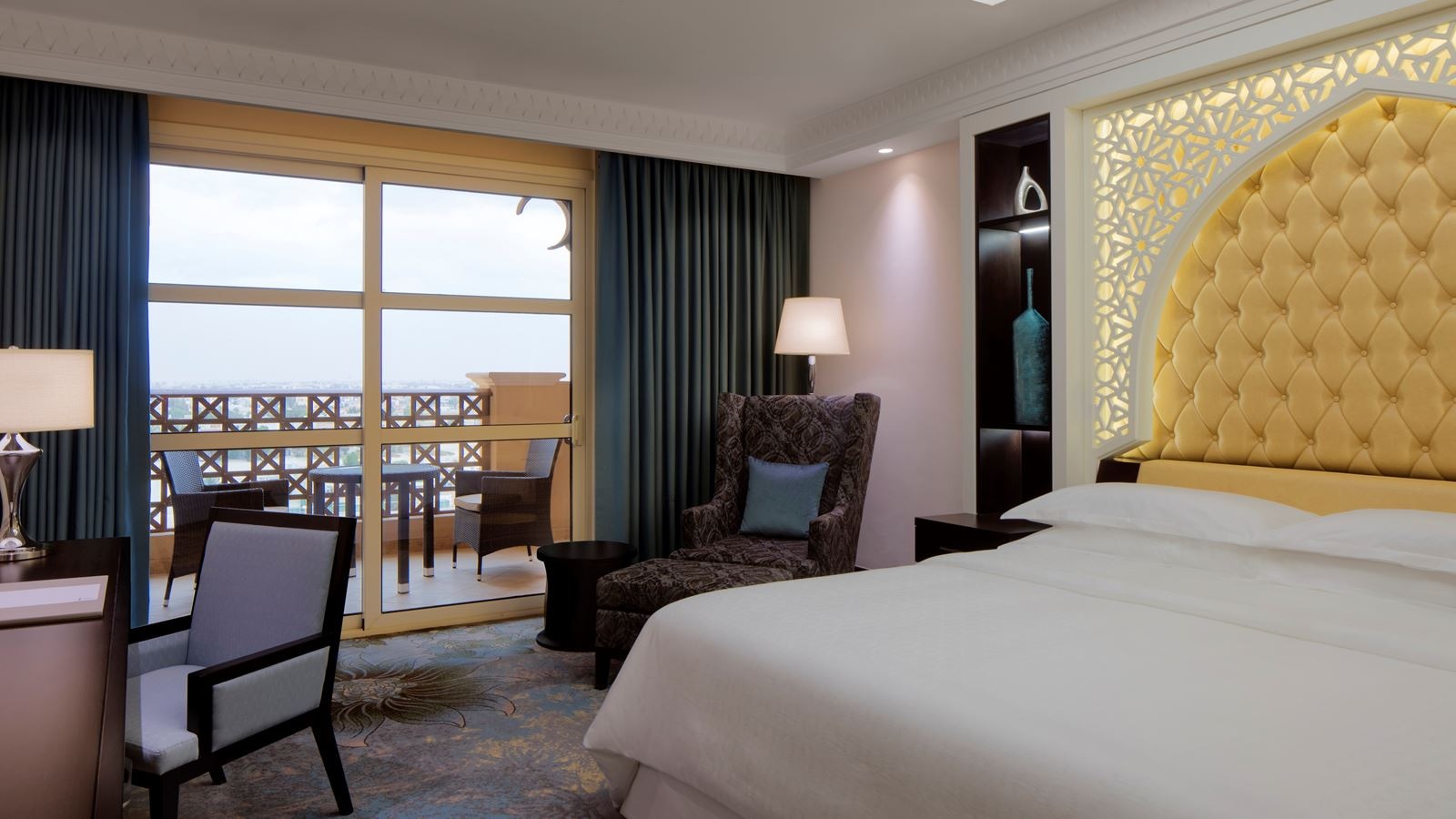 rooms-deluxe-room-city-view-with-balcony