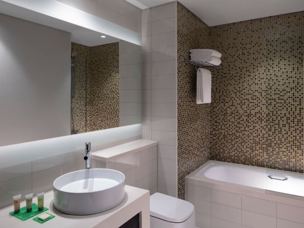 rooms-standard-room-city-view-king--twin