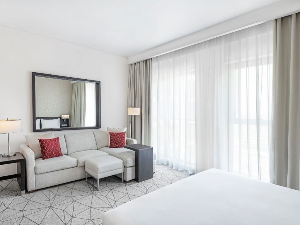 rooms-pool-view-room-king--twin