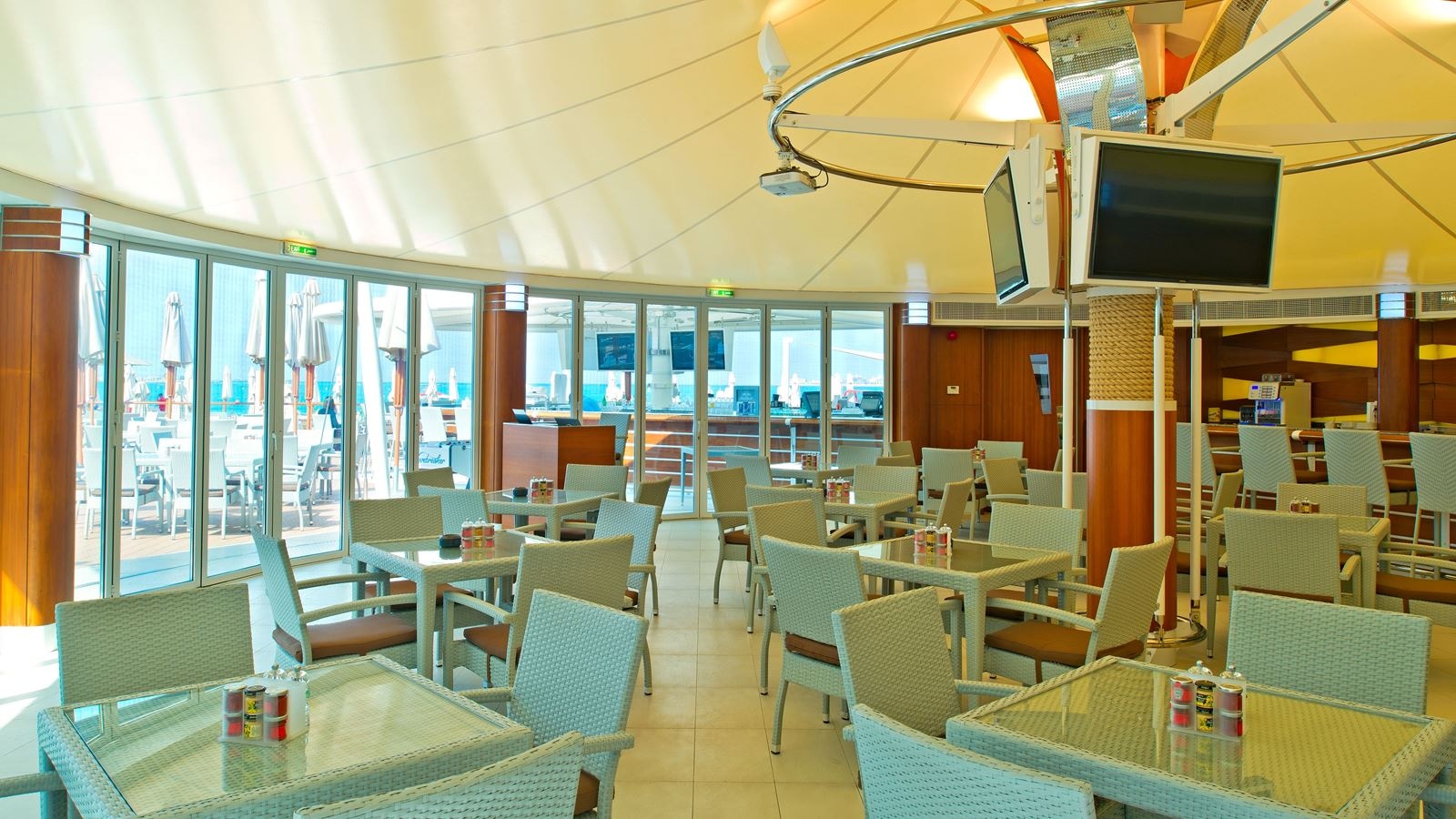 restaurants-wavebreaker