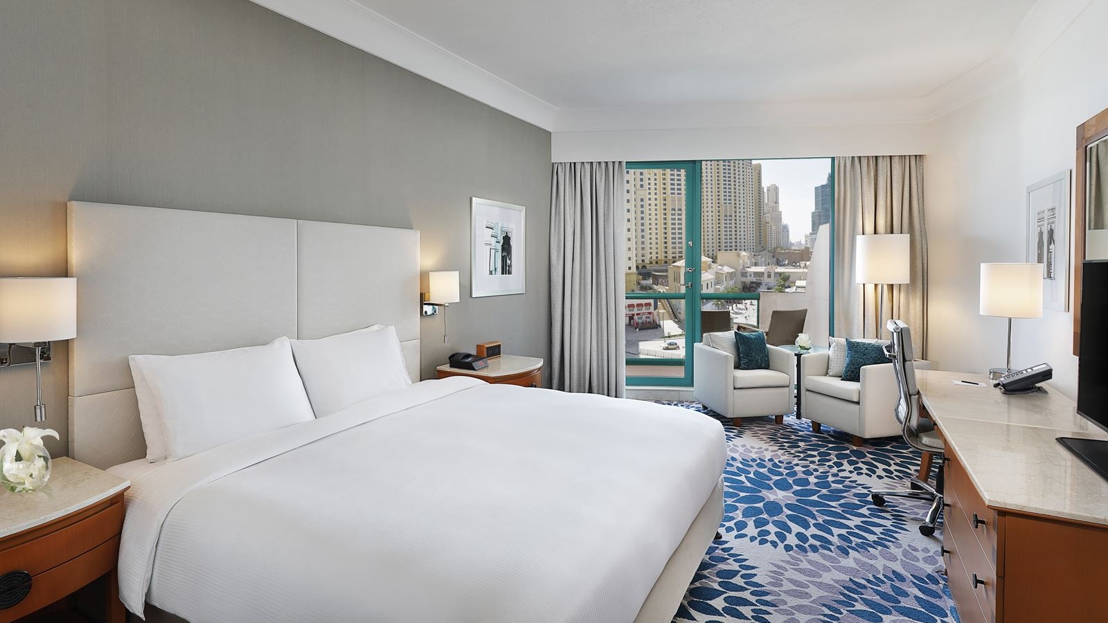 rooms-deluxe-walk-view-room