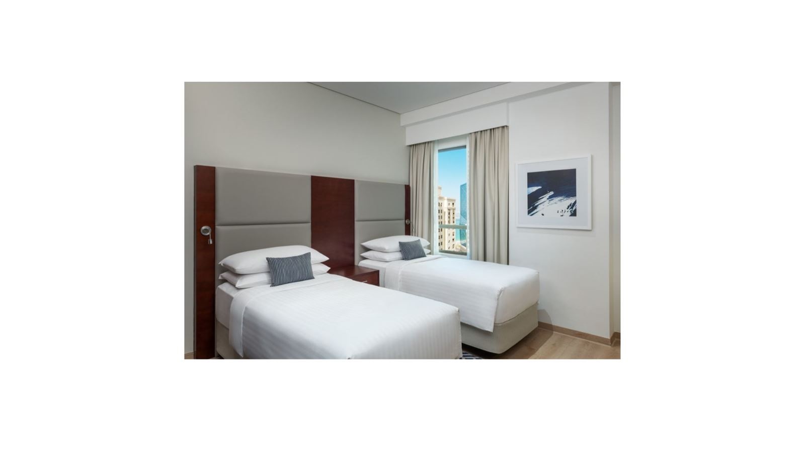 rooms-2-bedroom-suite-partial-sea-view