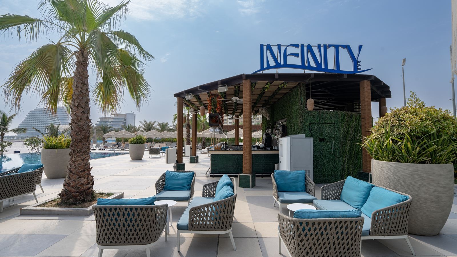 bars-infinity-pool-bar