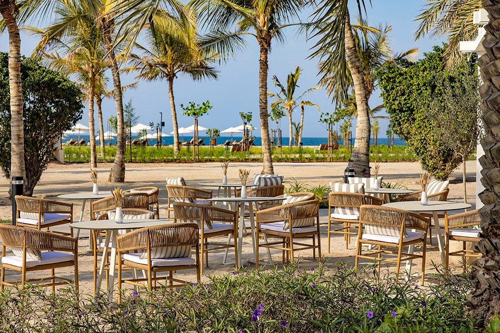 restaurants-palm-shore-pool-bar