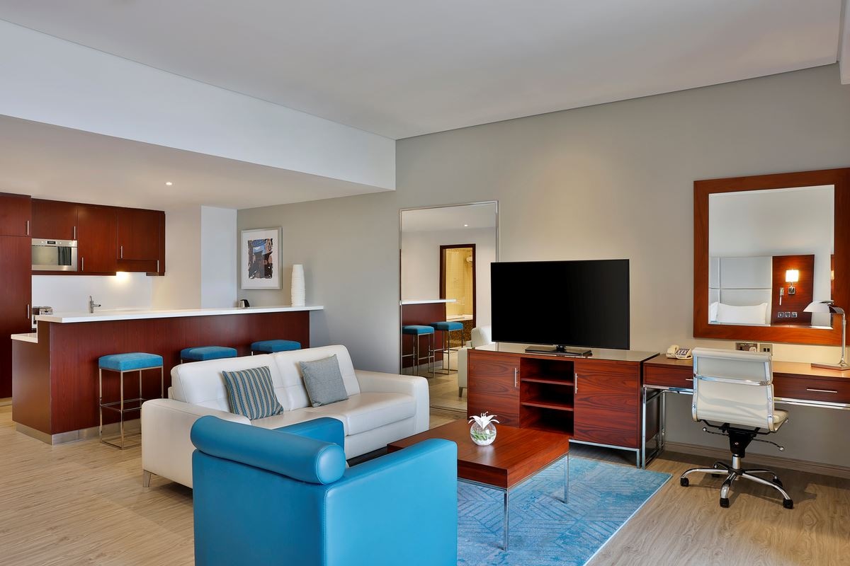 rooms-junior-suite-sea-view-with-balcony