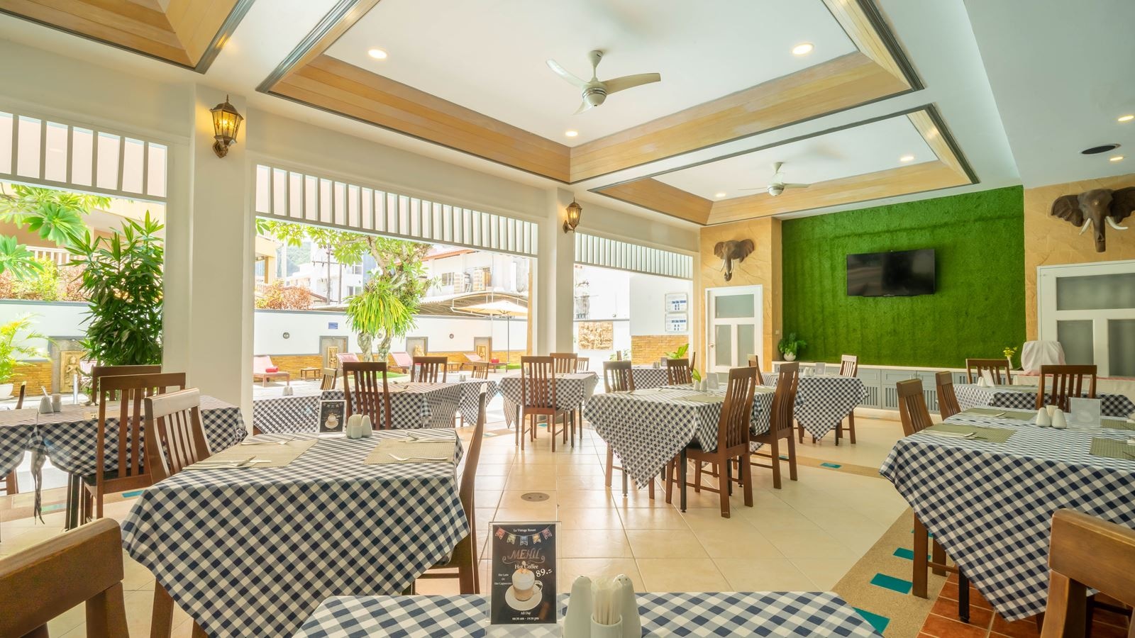 restaurants-parichart-restaurant