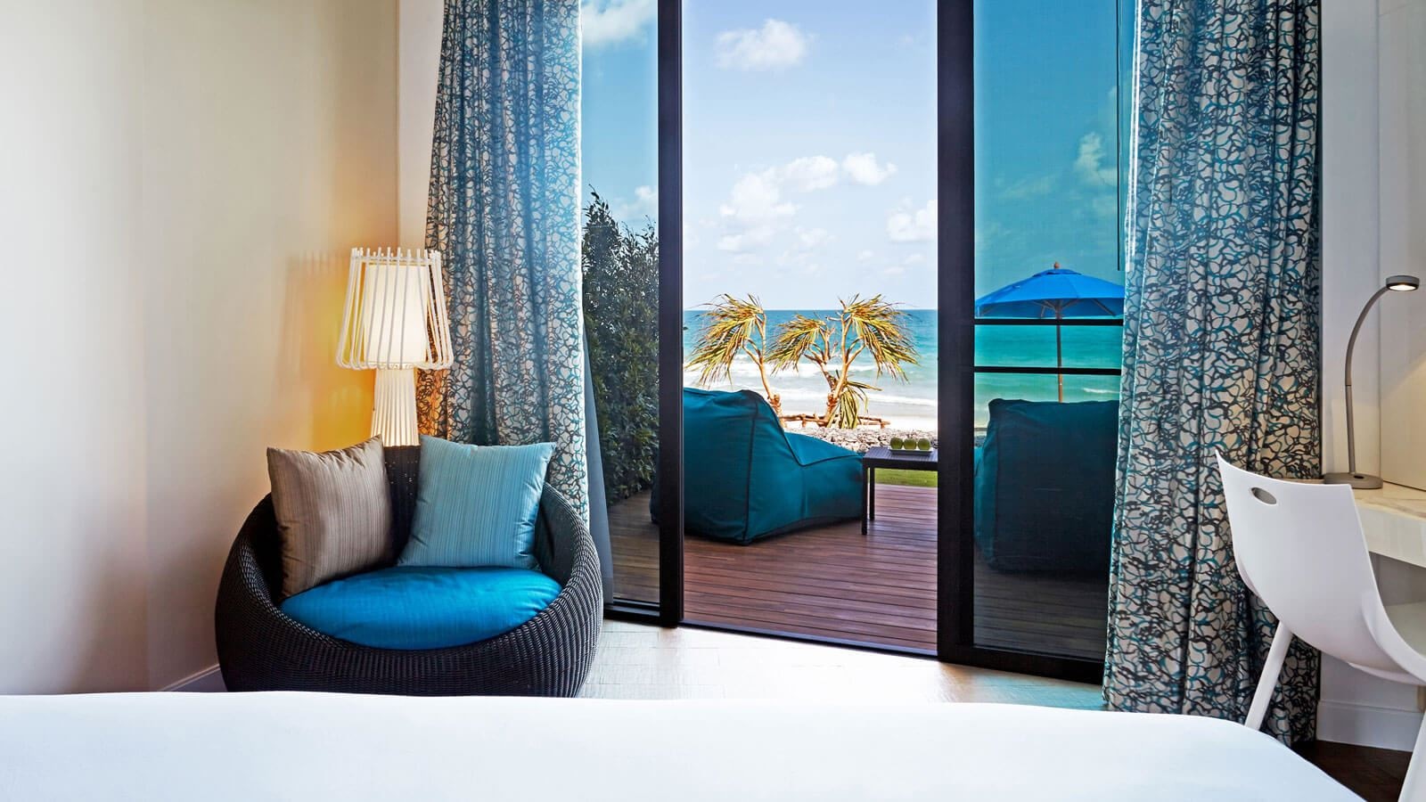 rooms-deluxe-beachfront