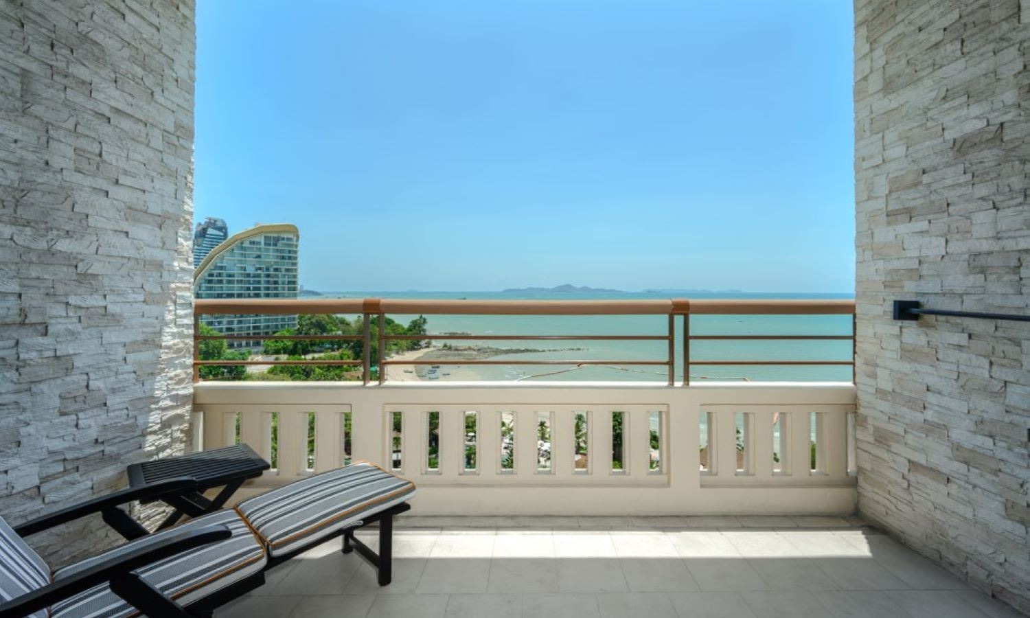 rooms-premium-explorer-king