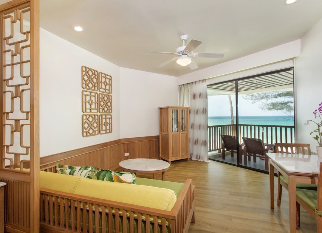 rooms-junior-suite-oceanfront-thani-wing