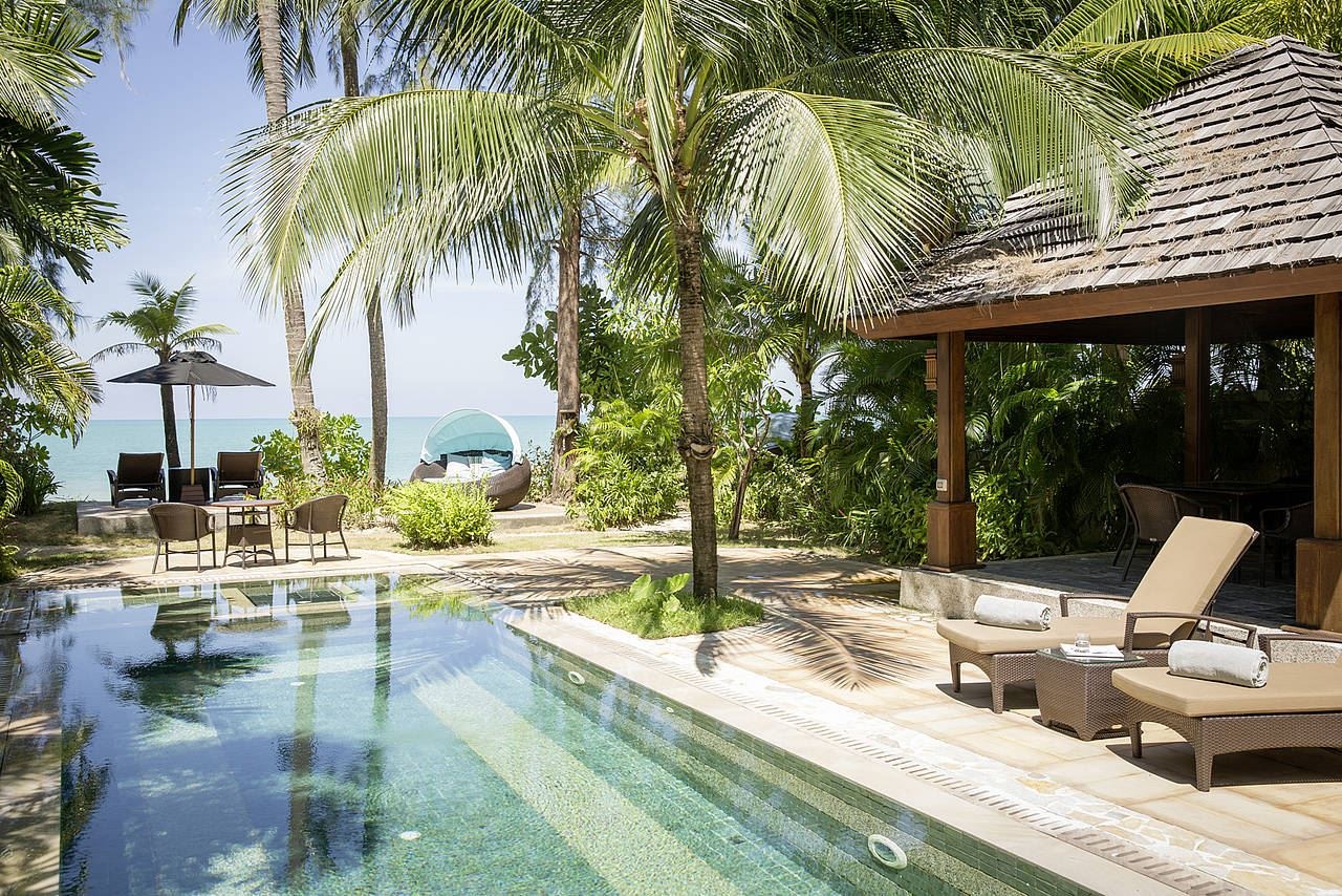 rooms-pool-villa-deluxe--ocean-front