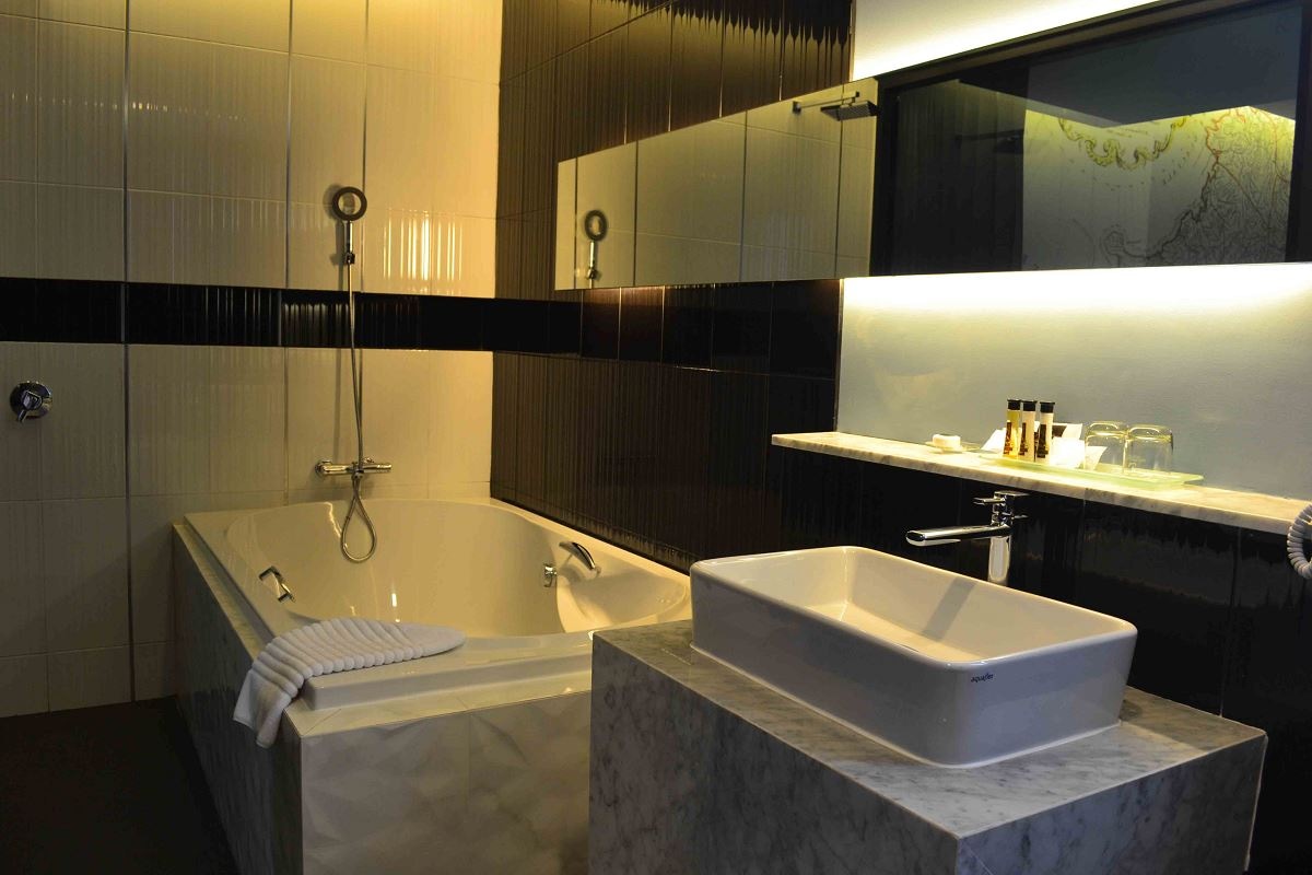 rooms-villa-king-room