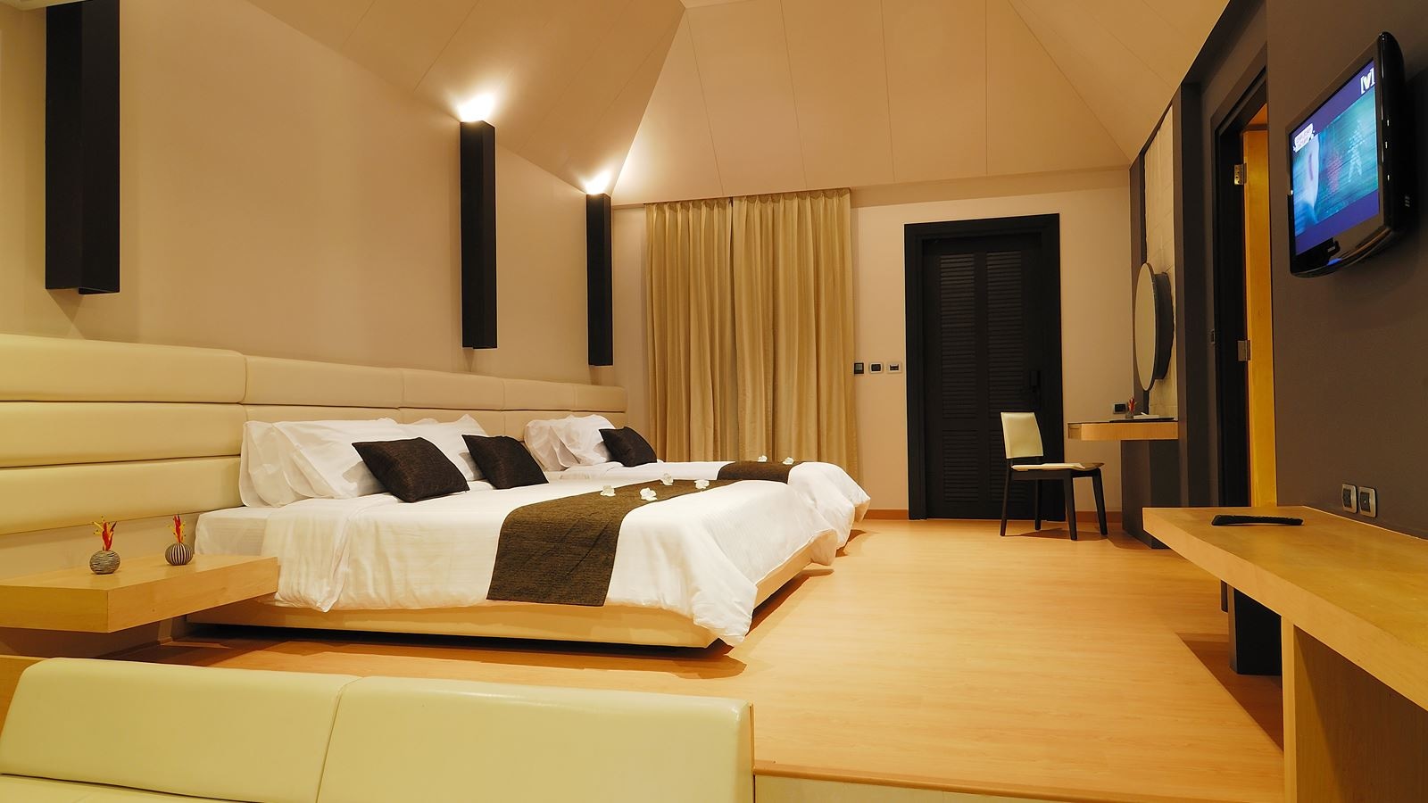 rooms-pavilion-pool-view