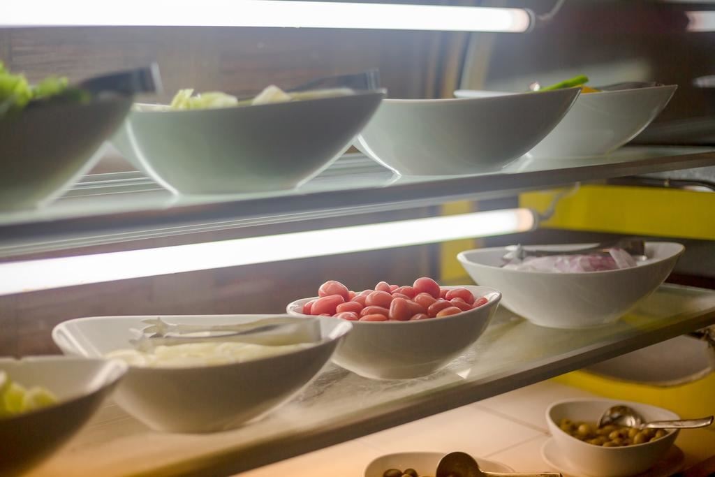 restaurants-pool-side-restaurant