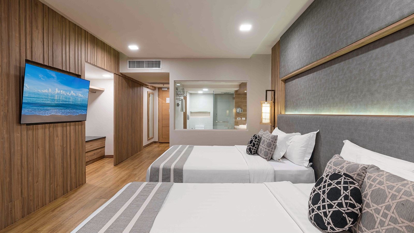 rooms-family-pool-access