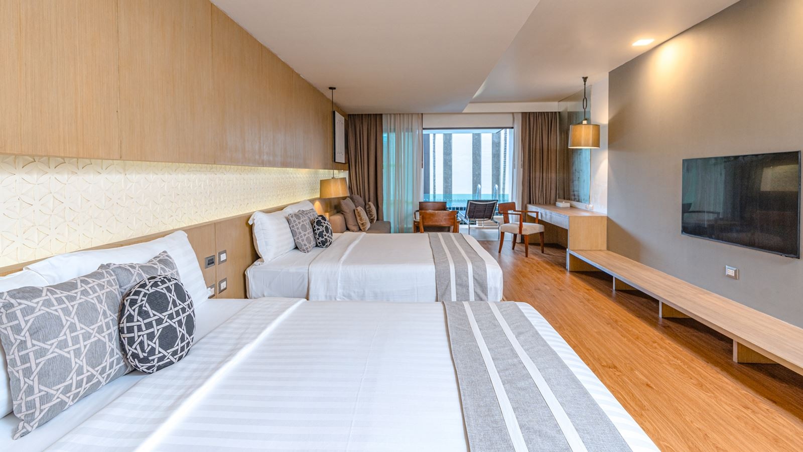 rooms-sunset-deluxe-pool-access