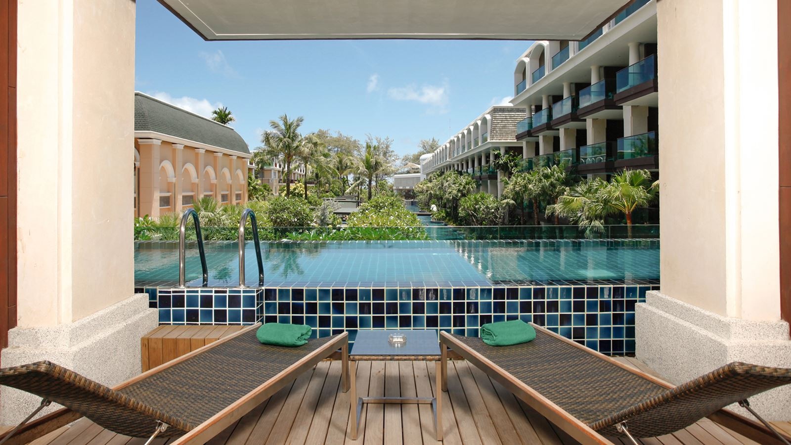 rooms-sunset-deluxe-pool-access