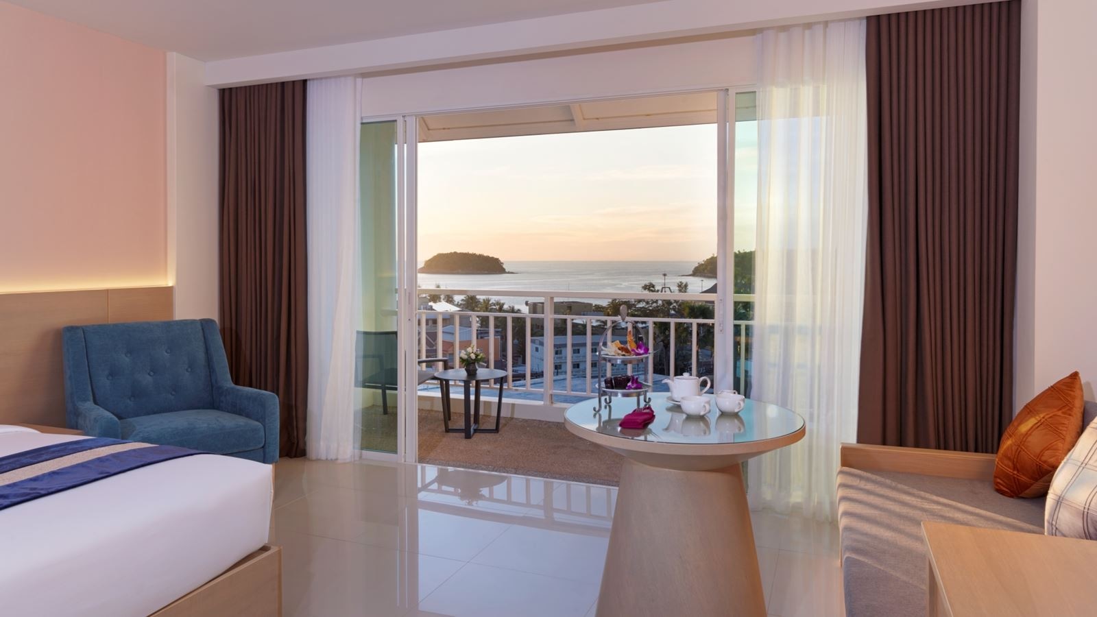 rooms-executive-club-room