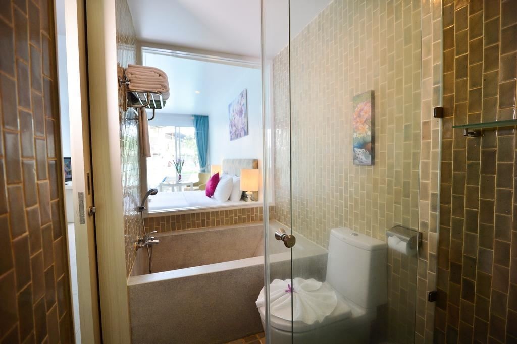 rooms-deluxe-pool-view