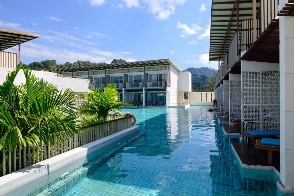 rooms-deluxe-pool-access