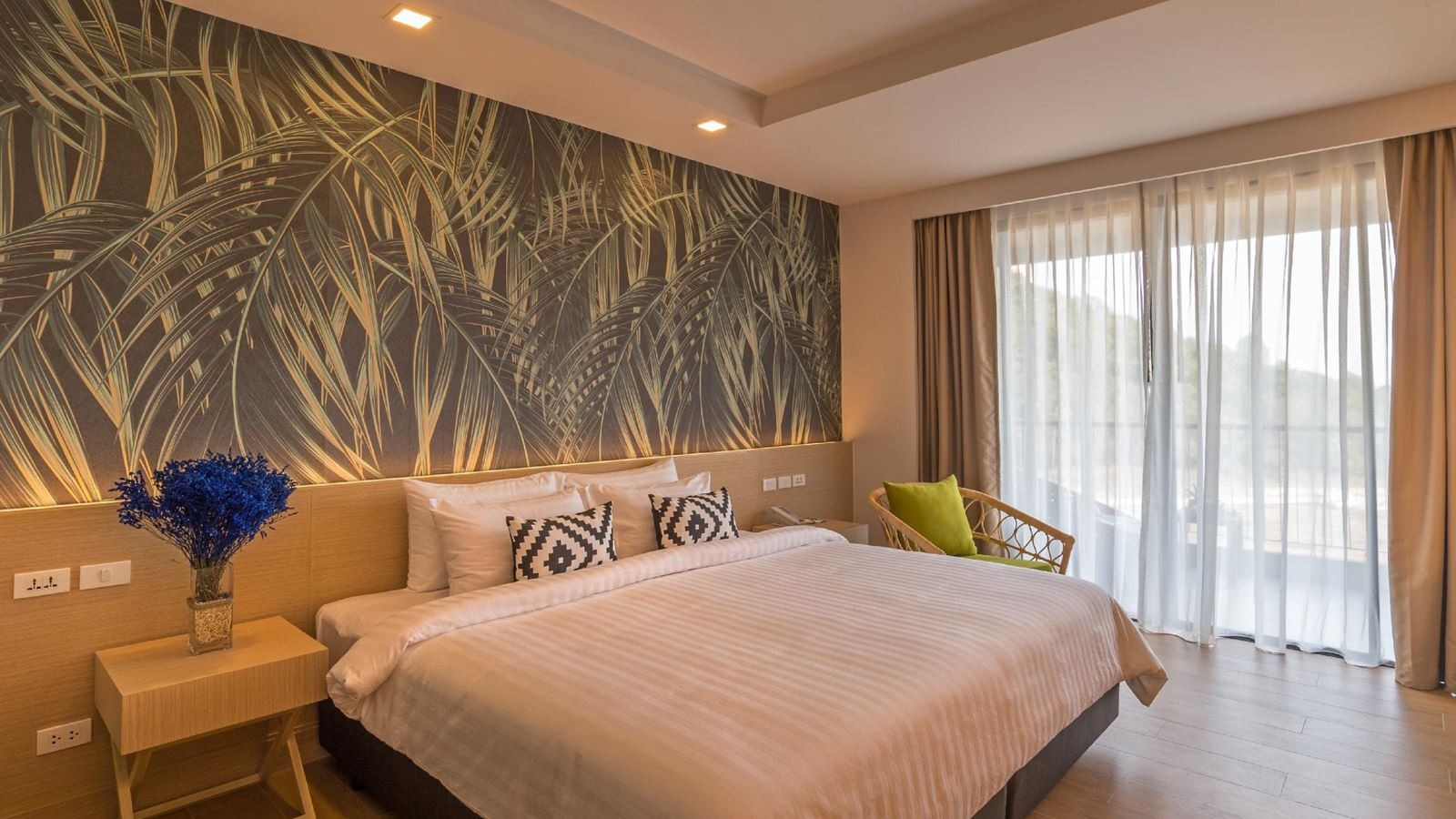 rooms-deluxe-cliff-view-room