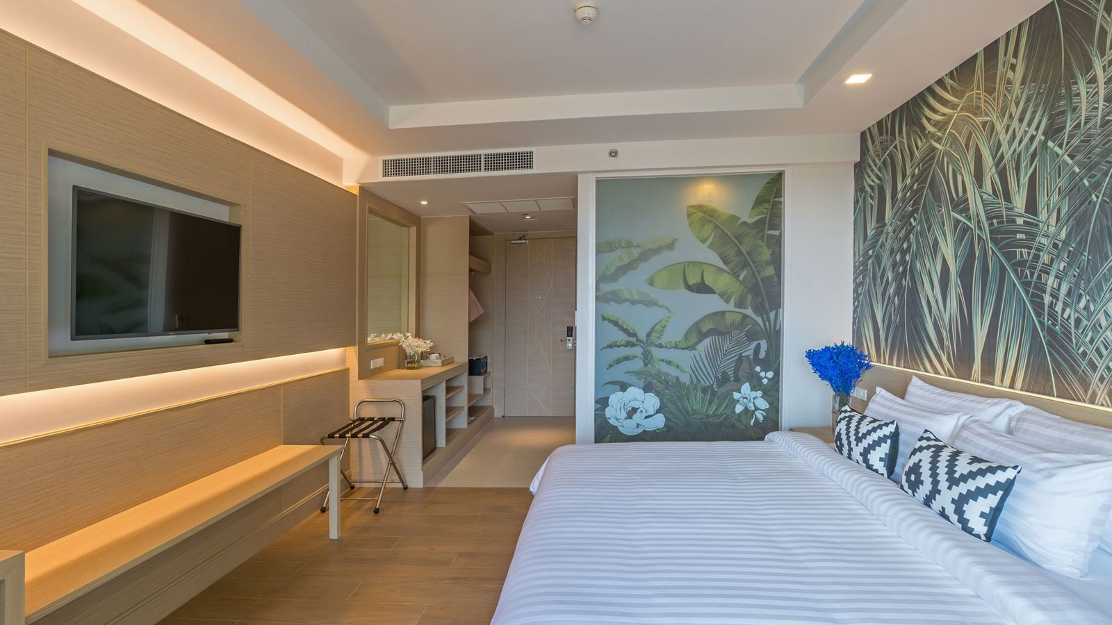 rooms-deluxe-cliff-view-room