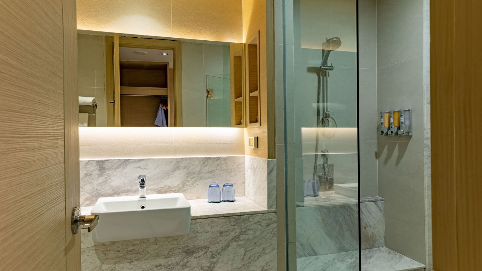 rooms-deluxe-pool-access