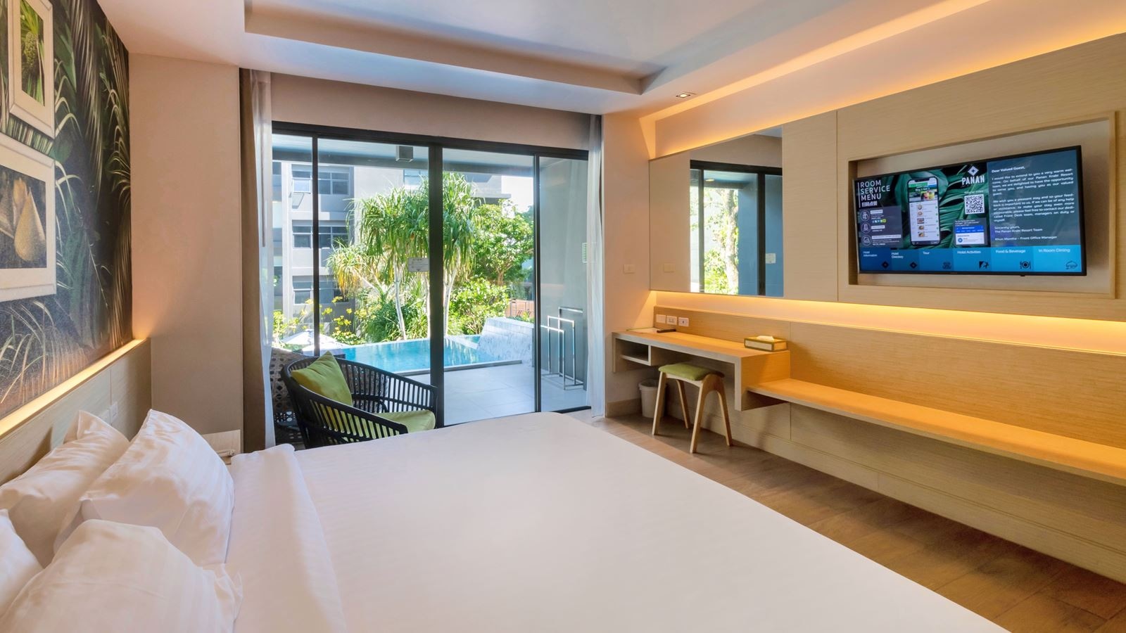 rooms-deluxe-private-outdoor-whirlpool