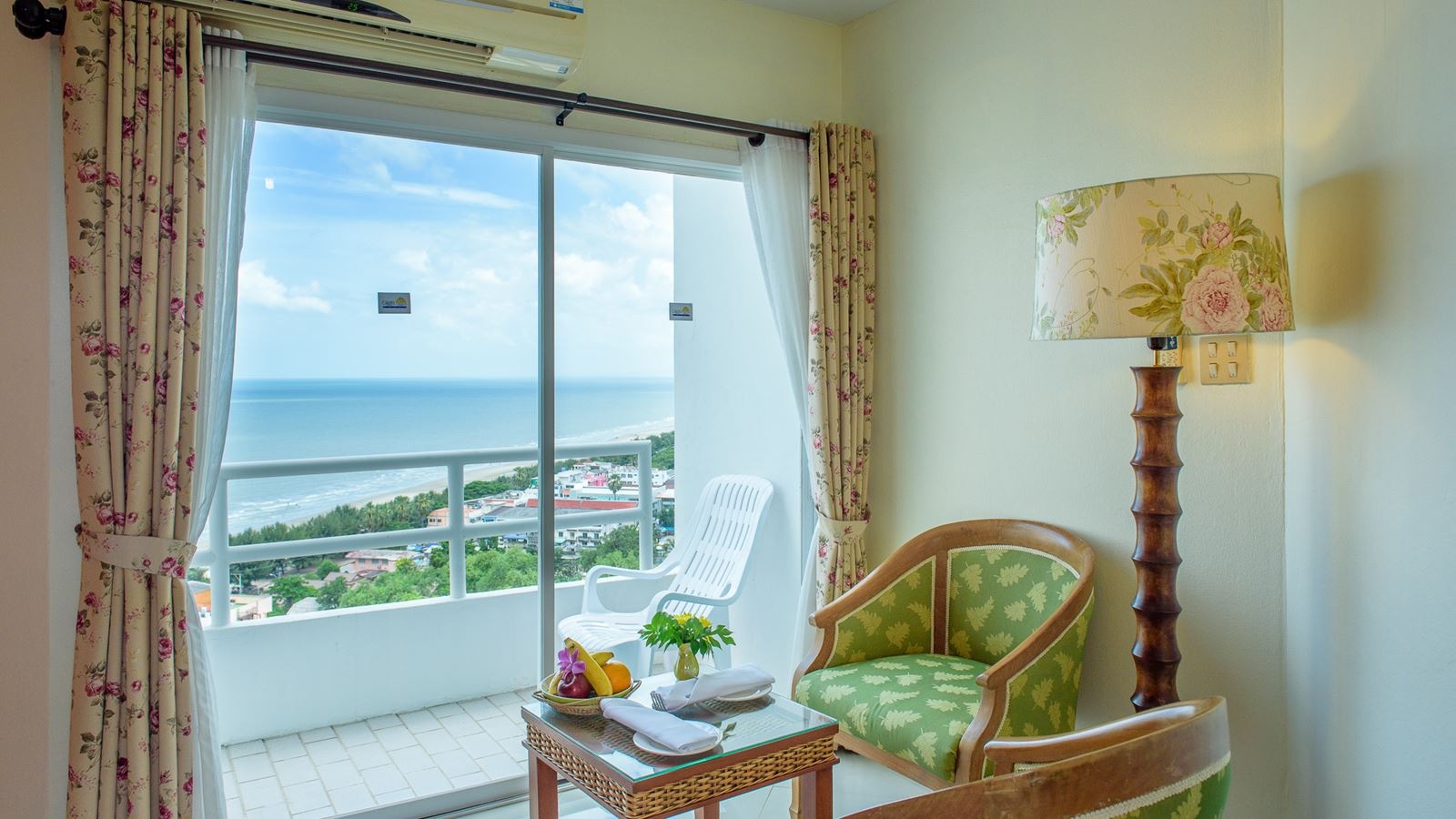 rooms-golden-premier-two-view-suite