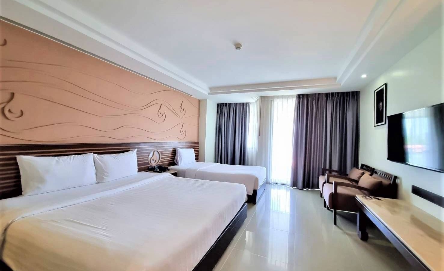 rooms-family-deluxe-room