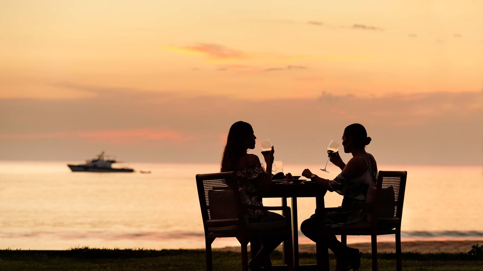 restaurants-the-beach-restaurant