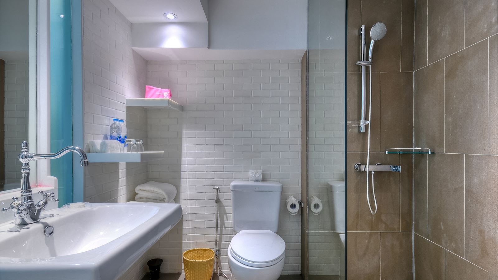 rooms-premier-pool-access