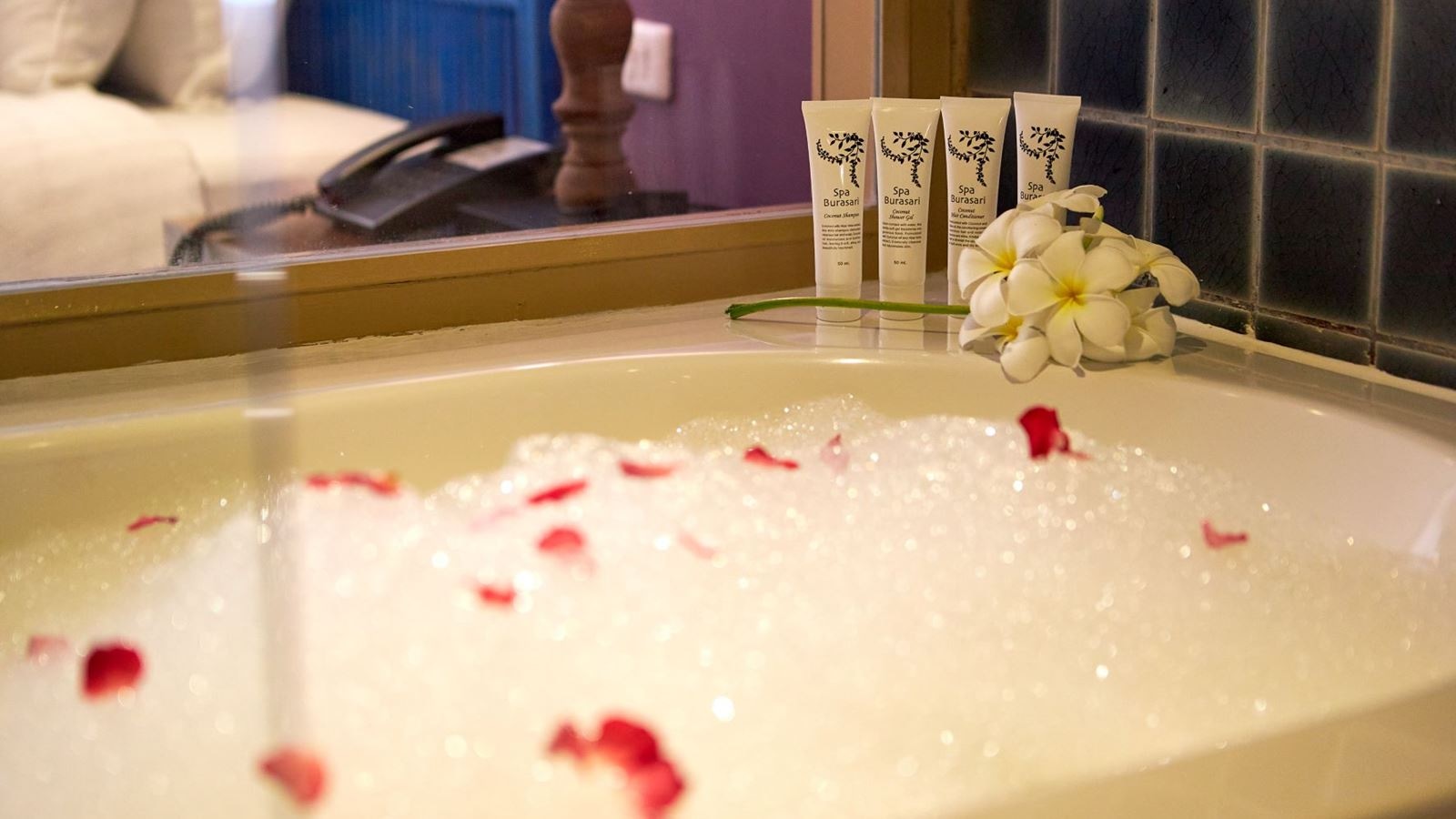 rooms-elite-pool-access