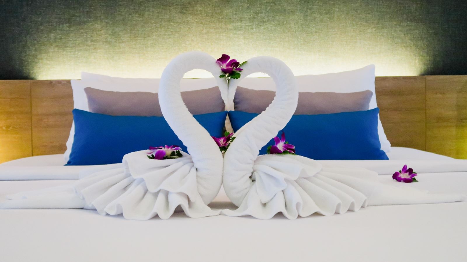 rooms-deluxe-pool-access-green-wing