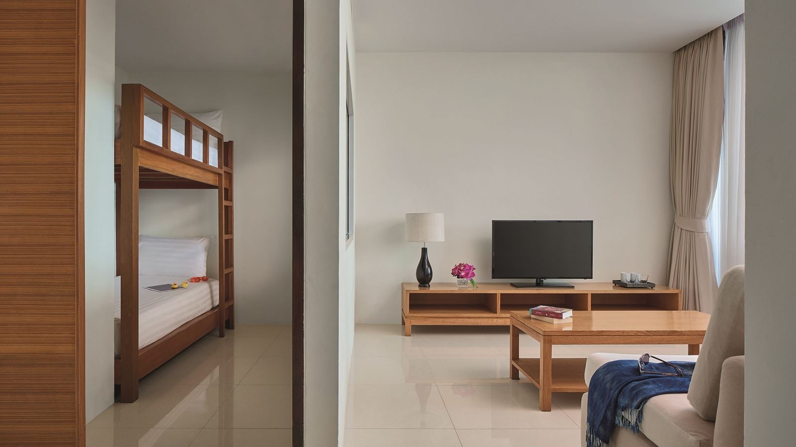 rooms-1-bedroom-family-suite--with-or-without-balcony