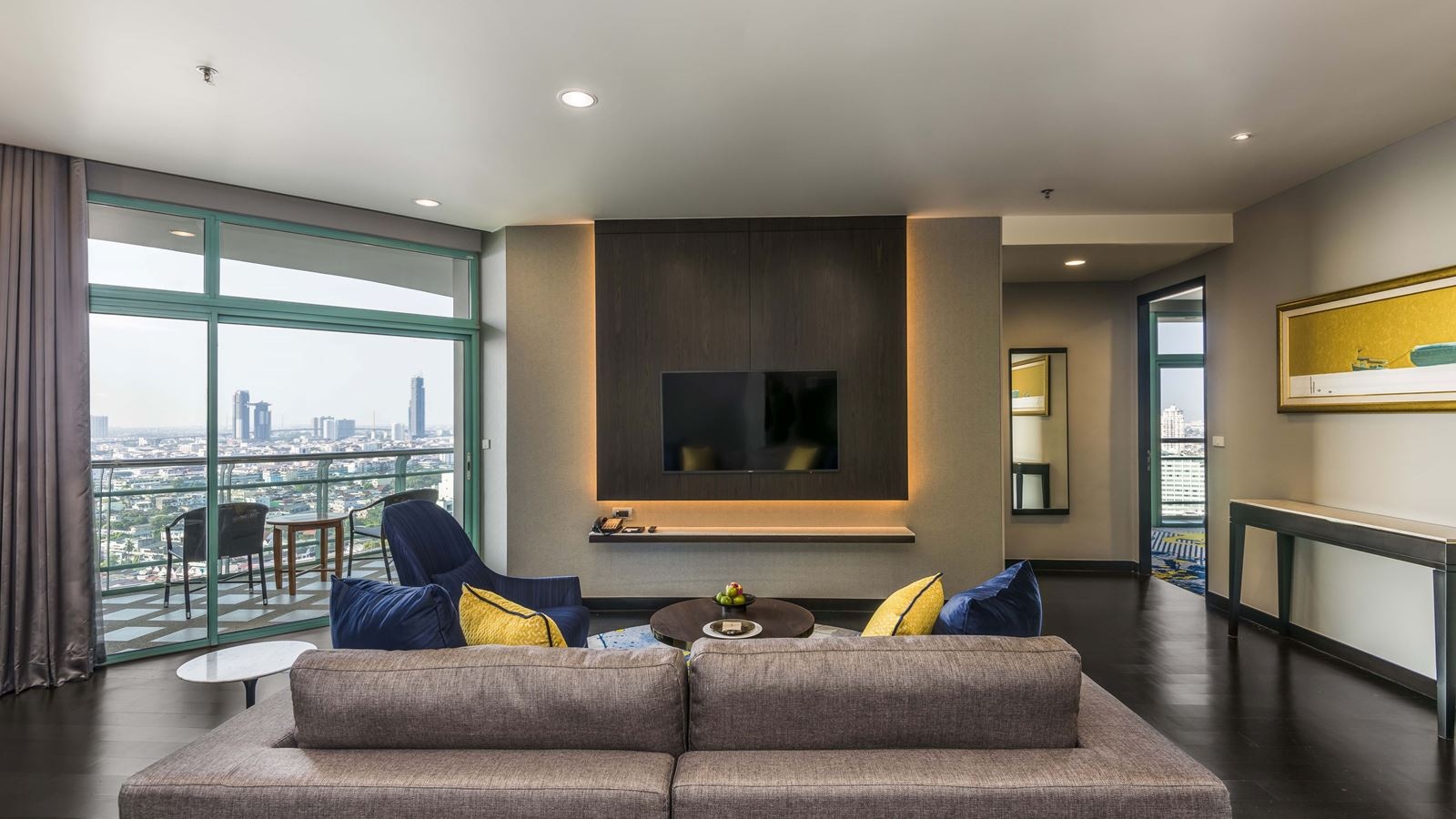 rooms-two-bedroom-suite-city-view