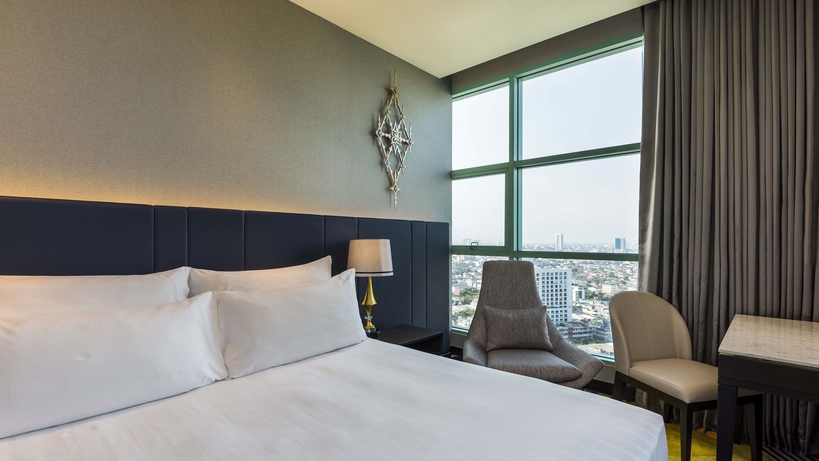 rooms-two-bedroom-suite-city-view