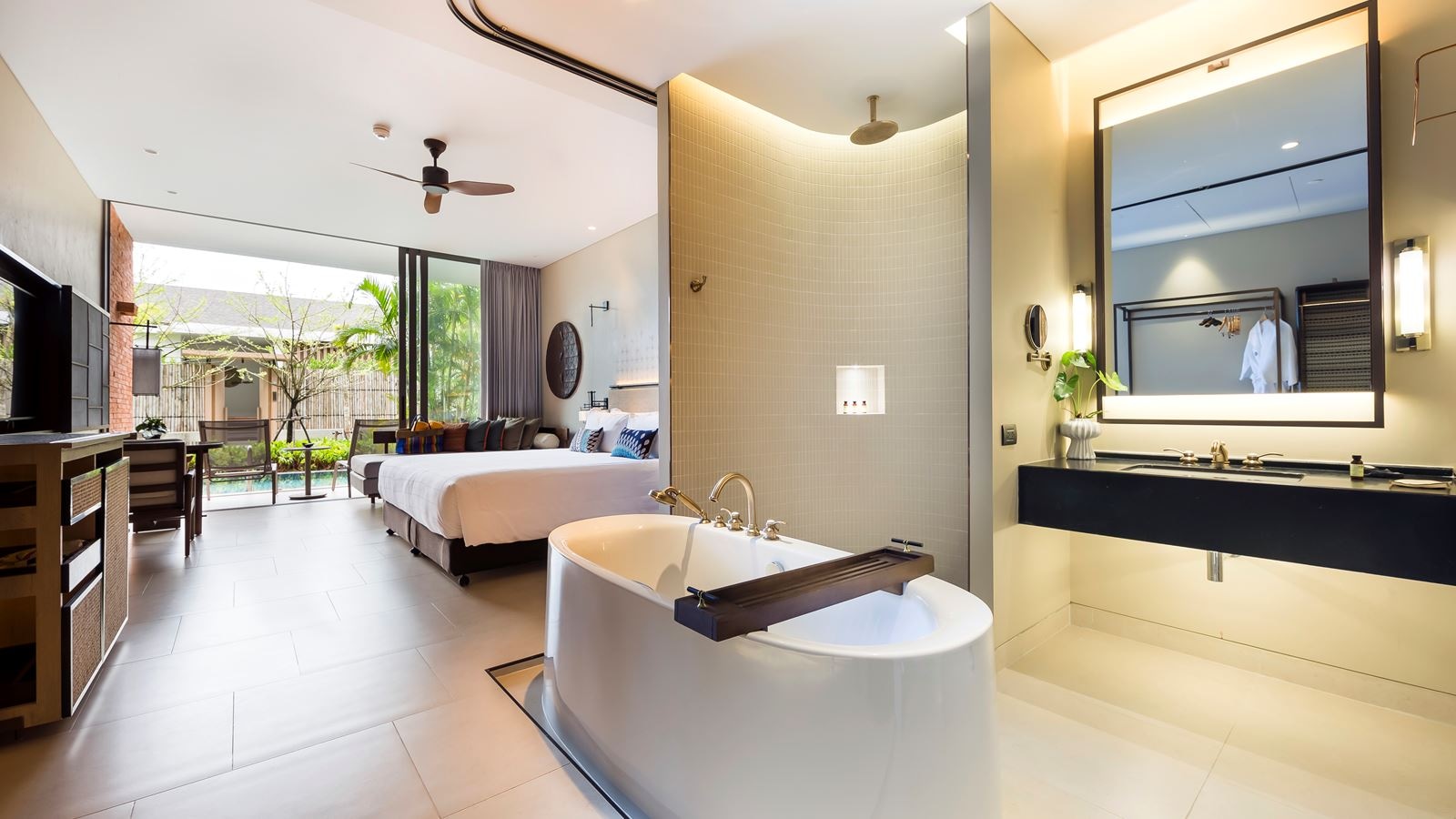 rooms-deluxe-pool-access