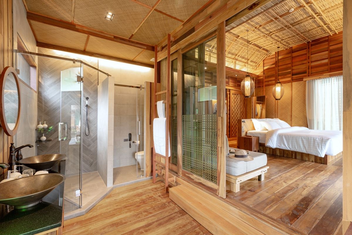 rooms-jacuzzi-suite-water-villa