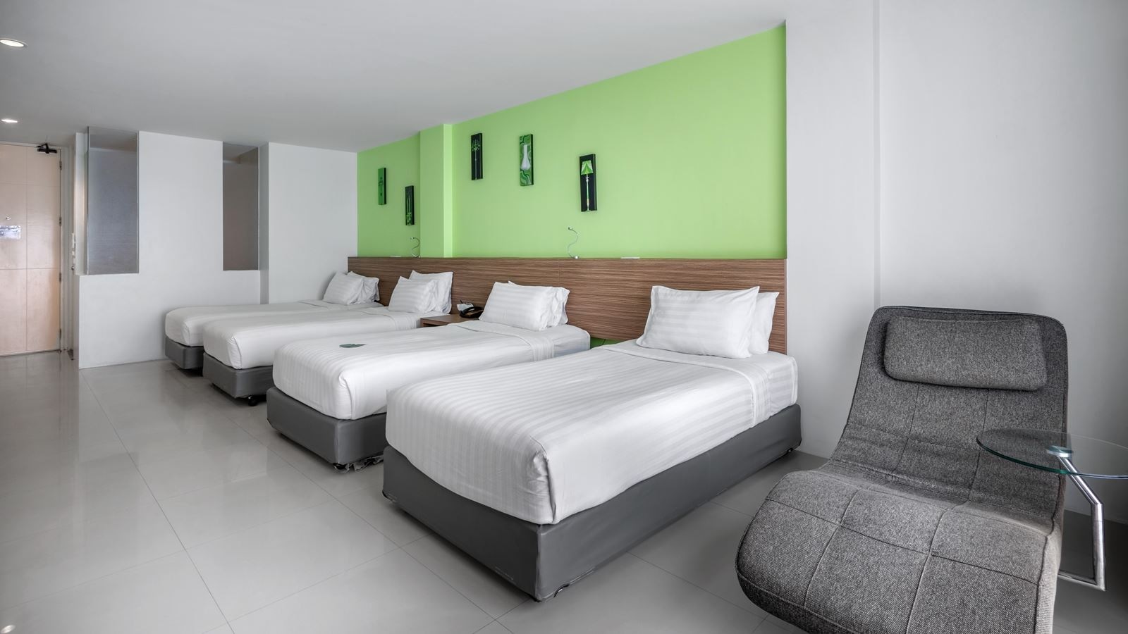 rooms-view-pent-quad-bed