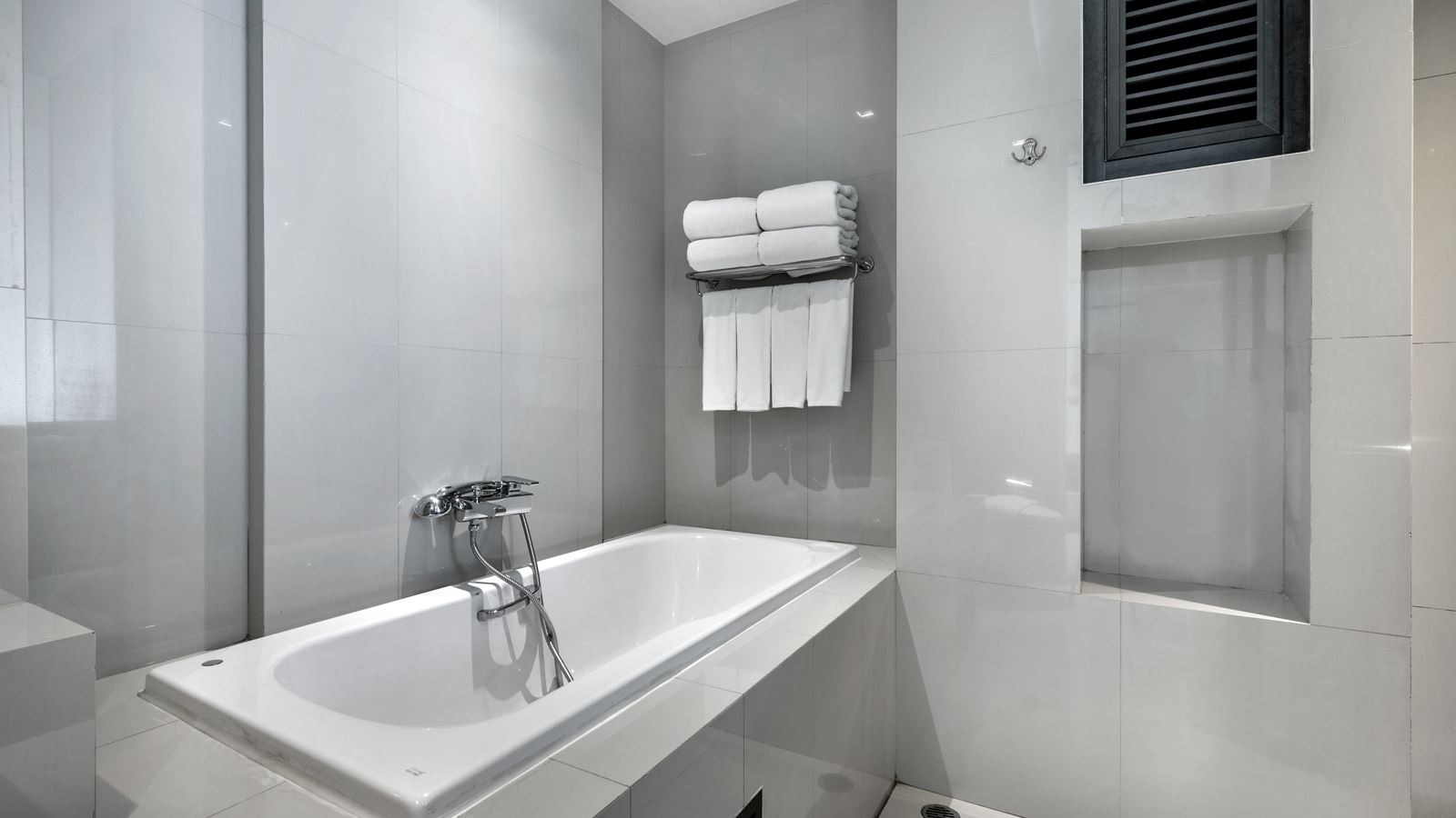 rooms-view-pent-quad-bed