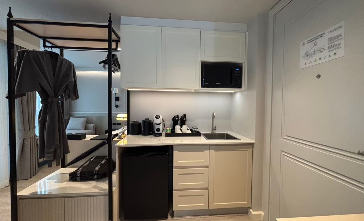 rooms-deluxe-poolview