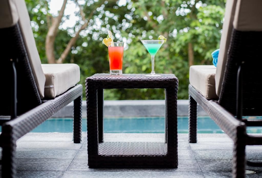 rooms-aqua-deluxe-pool-access