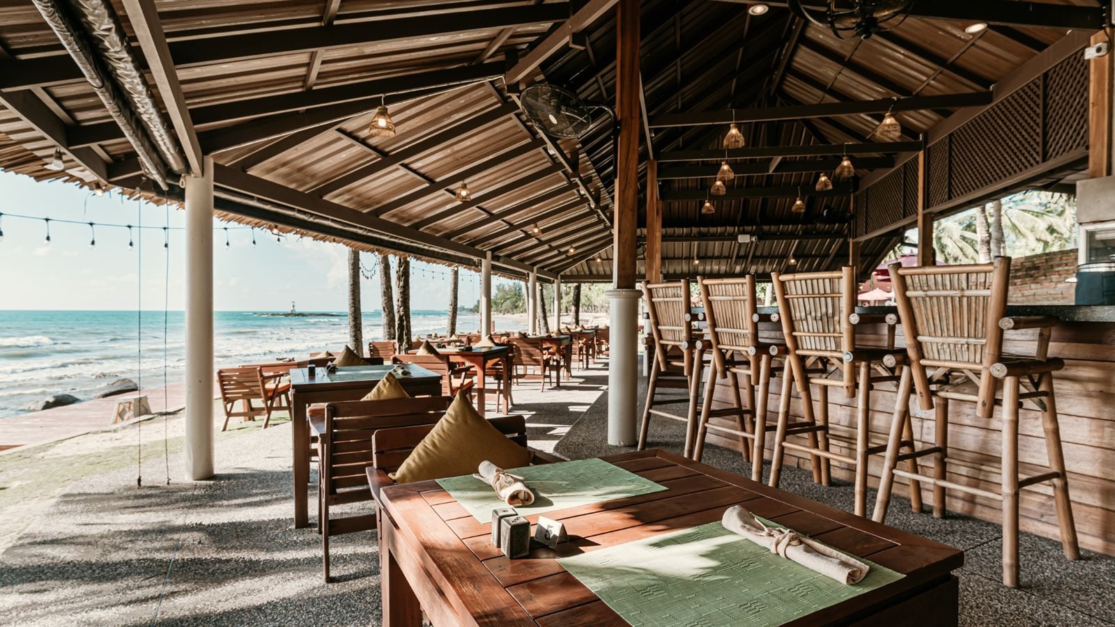 restaurants-sundowner-beach-terrace