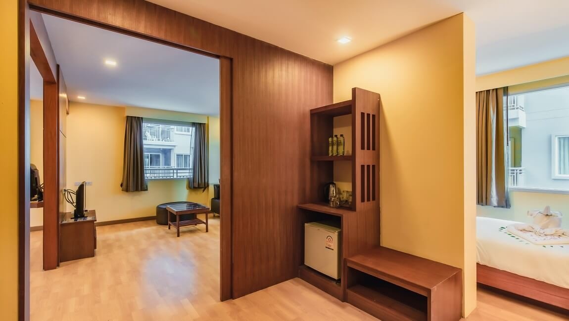 rooms-family-suite-pool-view