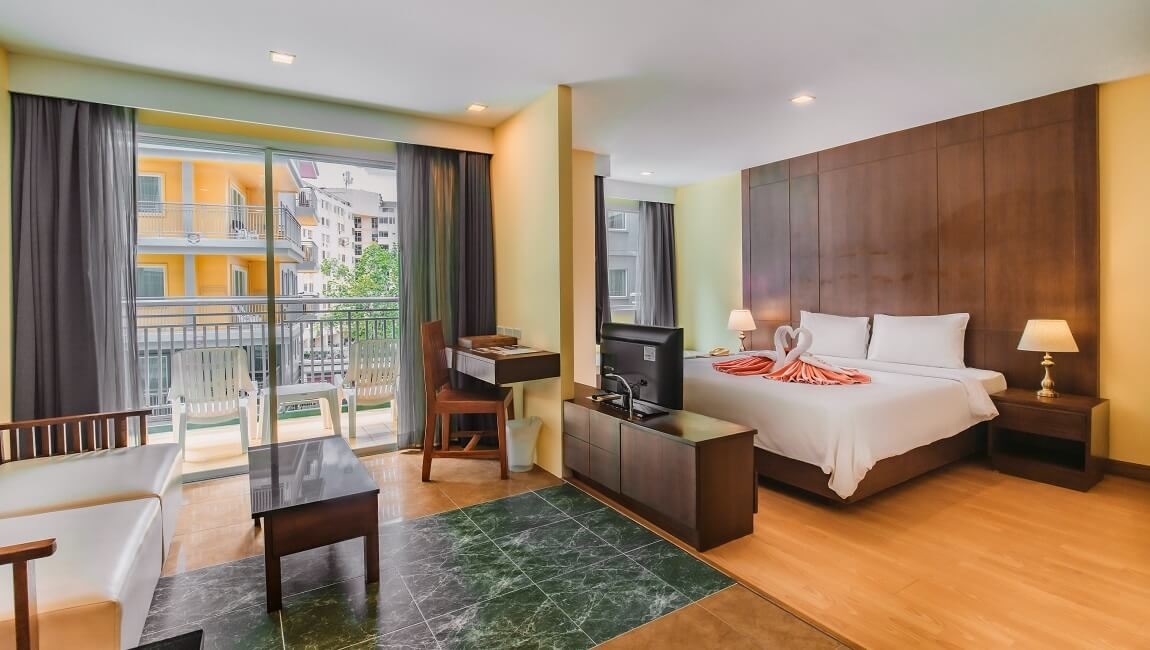 rooms-deluxe-suite-city-view