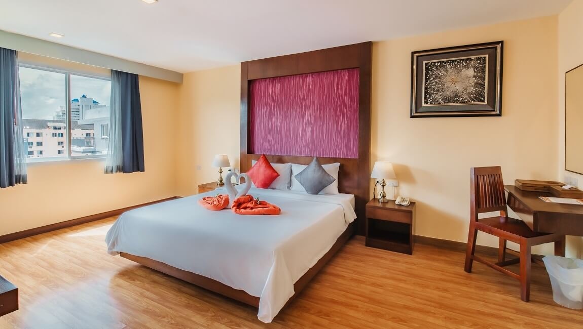 rooms-two-bedroom-suite-pool-view