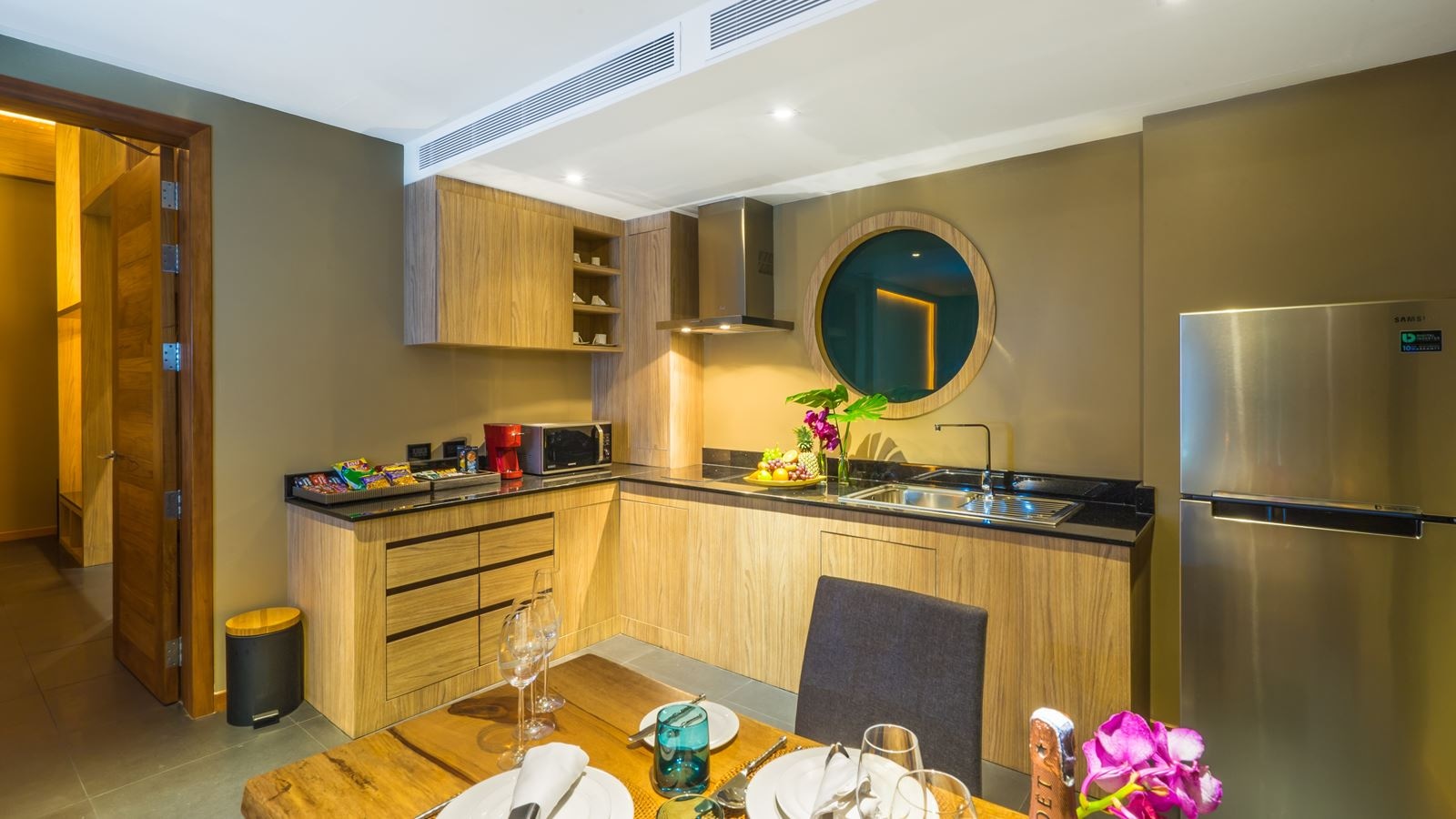 rooms-one-bedroom-pool-villa-city-view